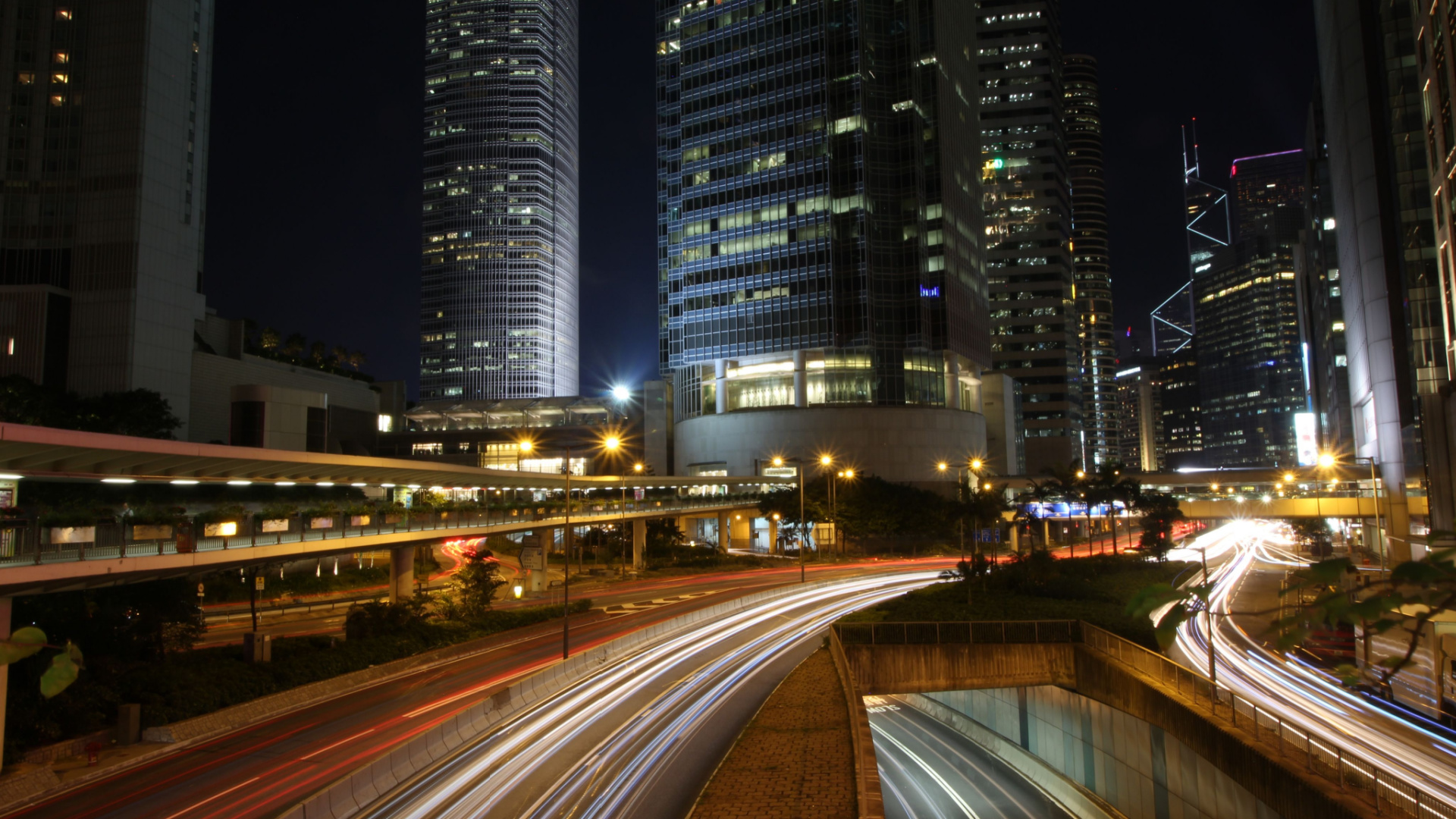 Illuminazione smart city: il ruolo dell’alluminio nella città intelligente